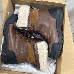 Ugg Butte II. Kid size 3 BLACK FRIDAY SALE! MAKE AN OFFER!